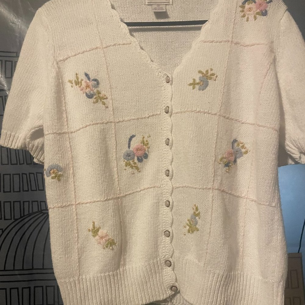 Sweet Little 80's Grannycore Short Sleeved White Floral Pastel Sweater